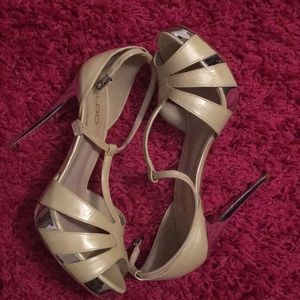 ⬇️REDUCED⬇️The Perfect T-Strap